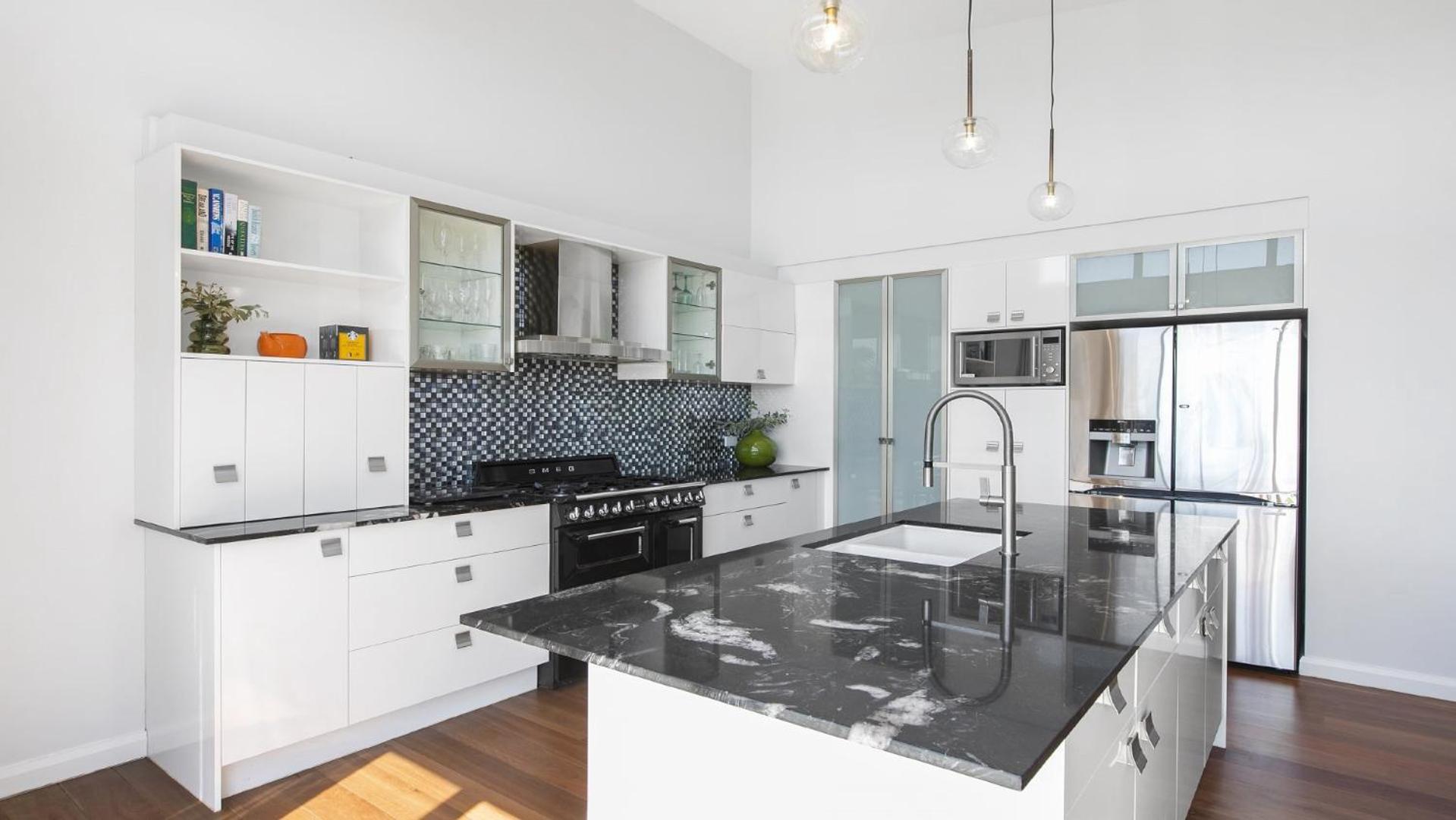 Walk To Terrigal or Beach or Stay Poolside