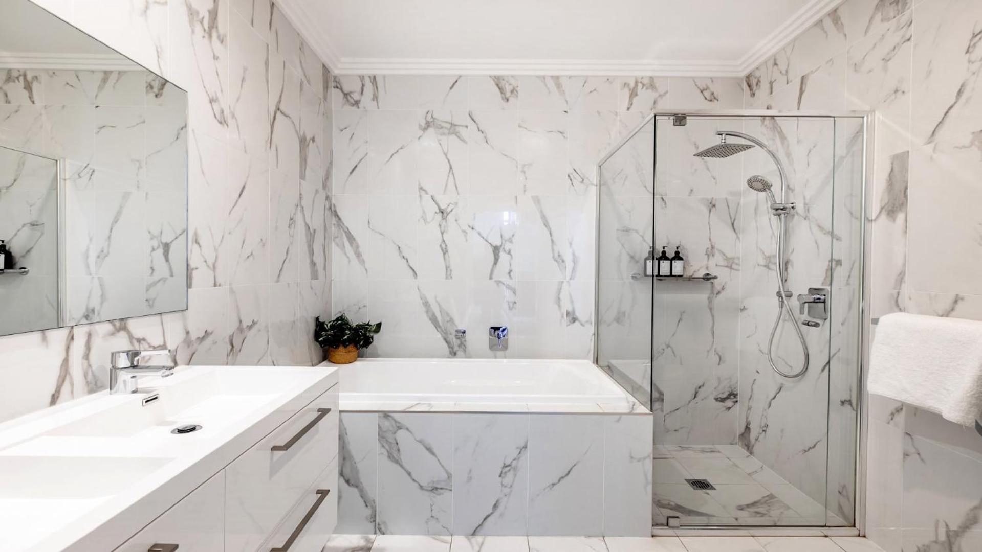 Walk To Terrigal or Beach or Stay Poolside