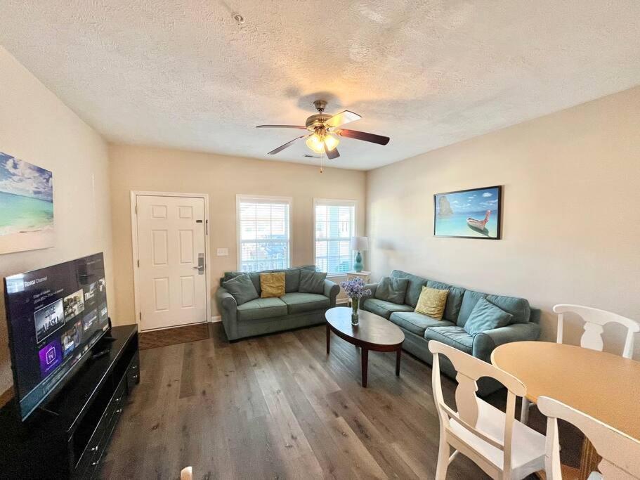 Lovely 2-level 2-br cottage, 2 blocks to beach view 4