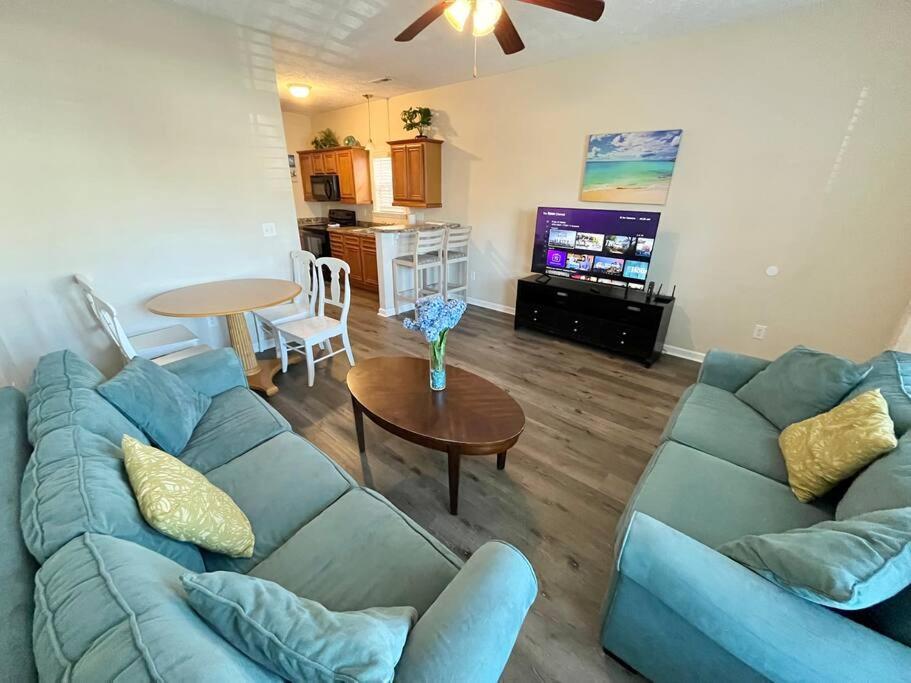 Lovely 2-level 2-br cottage, 2 blocks to beach view 5