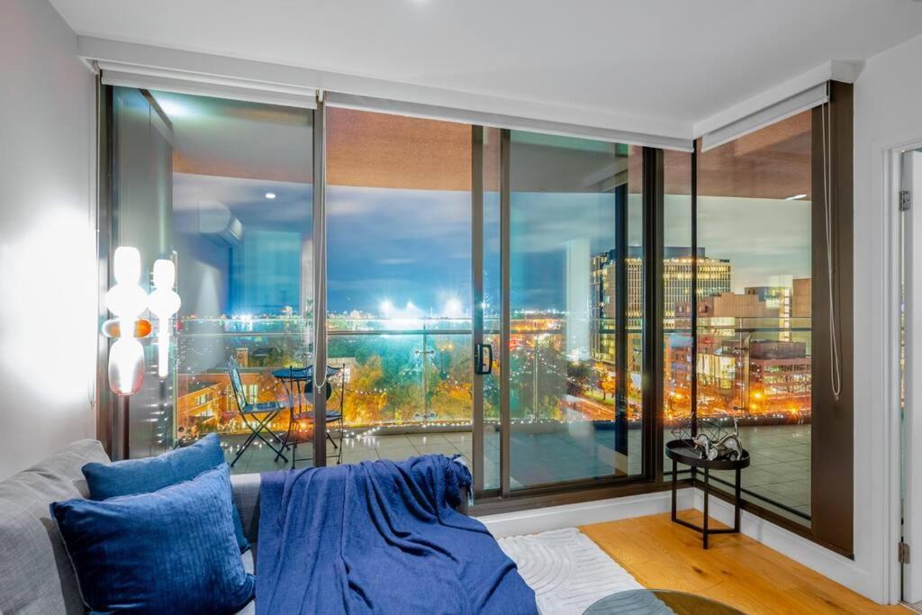 Unwind with Beautiful Park & Bay Views