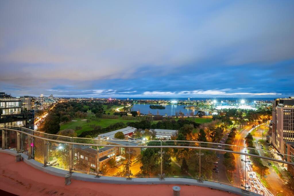 Unwind with Beautiful Park & Bay Views