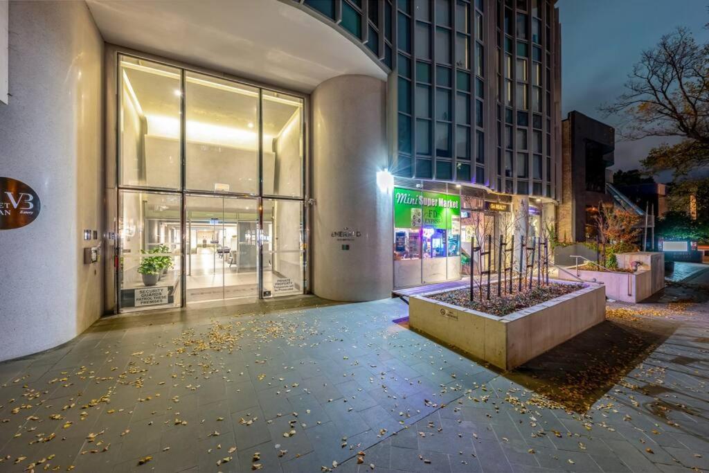 Unwind with Beautiful Park & Bay Views