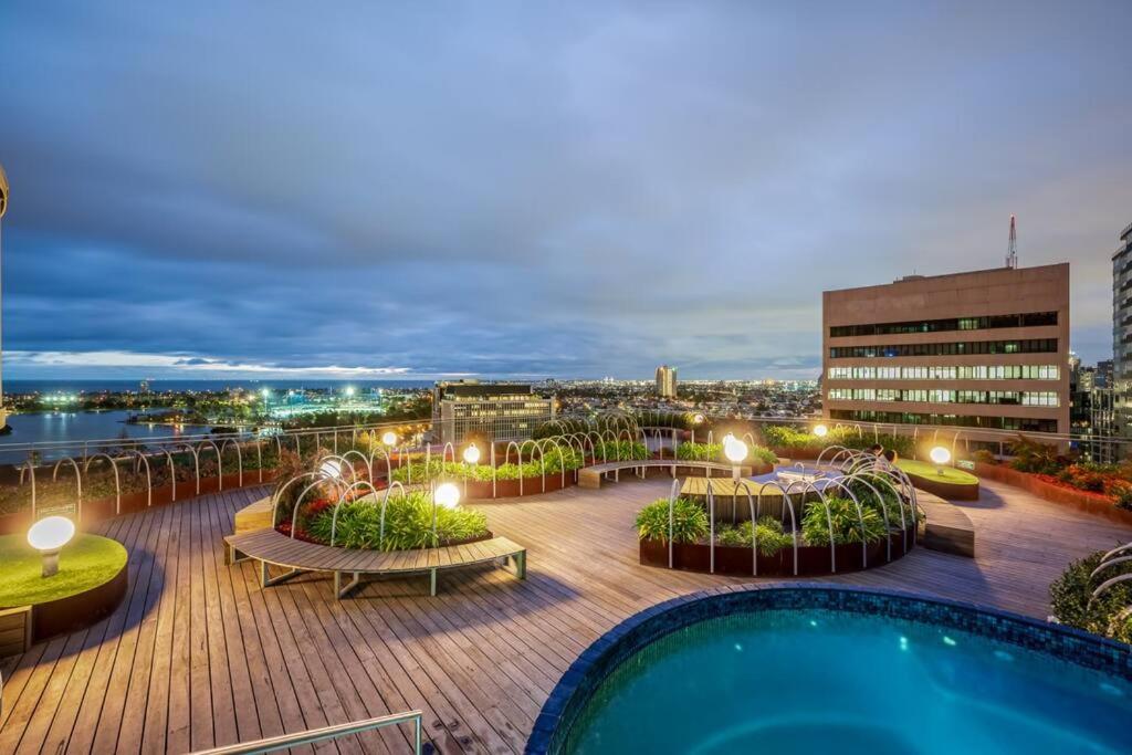Unwind with Beautiful Park & Bay Views