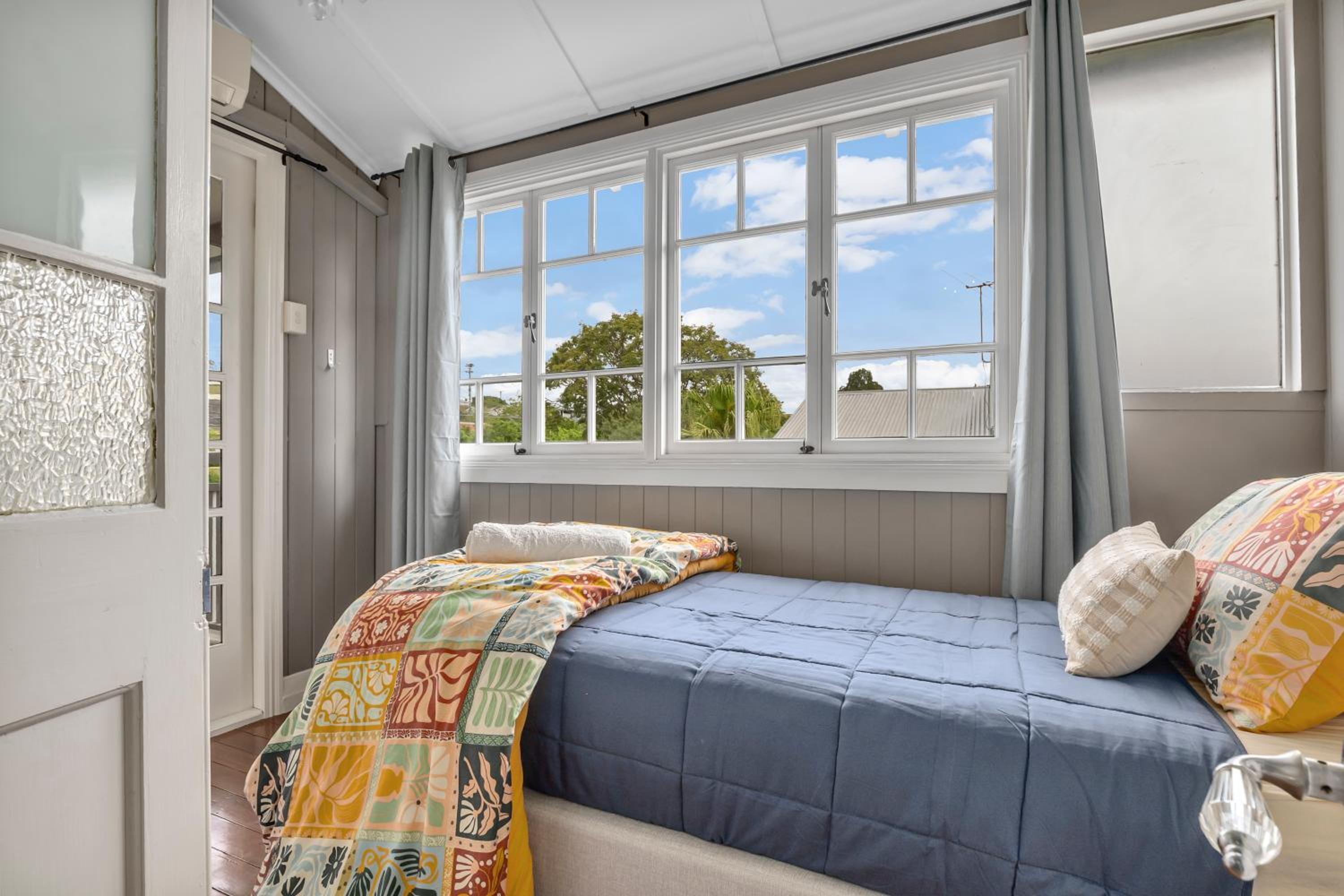 Cedar Street Lodge Upper 3BR2bath Pets