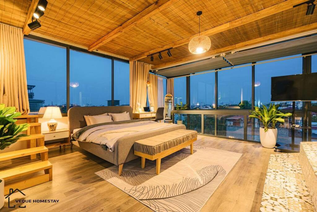 Penthouse View 360 Old Quarter Jacuzzi Washer