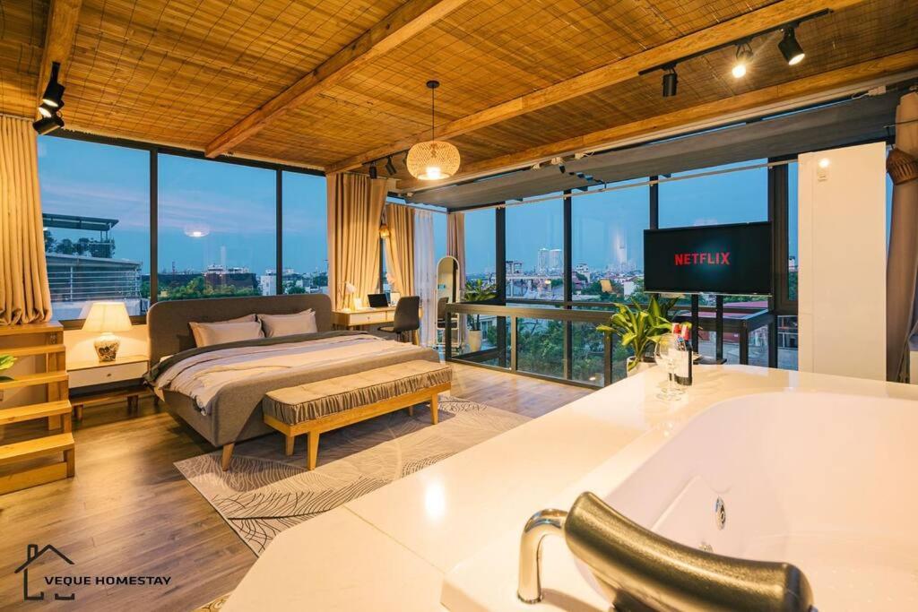 Penthouse View 360 Old Quarter Jacuzzi Washer