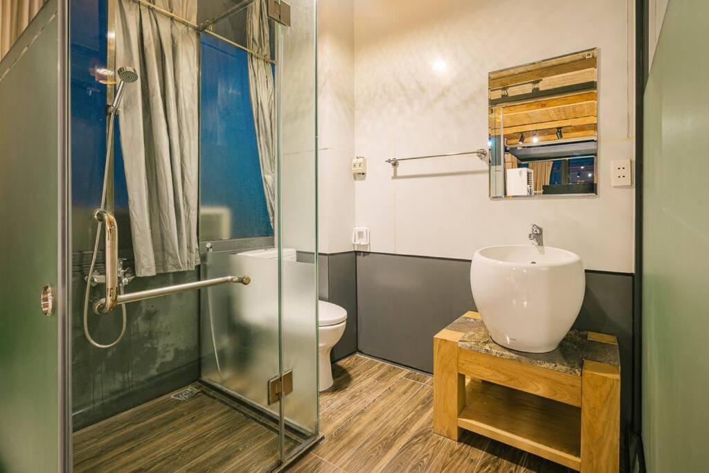 Penthouse View 360 Old Quarter Jacuzzi Washer