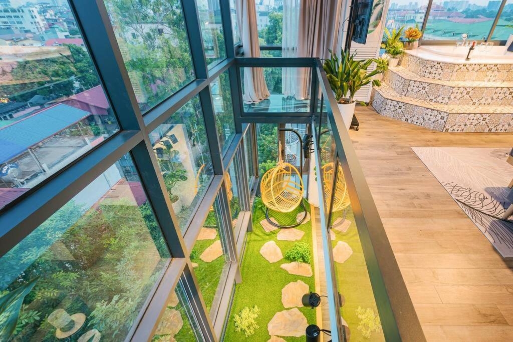 Penthouse View 360 Old Quarter Jacuzzi Washer