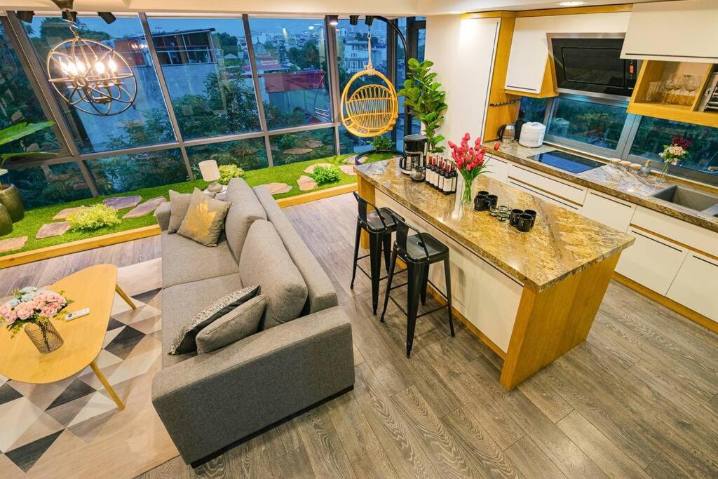 Penthouse View 360 Old Quarter Jacuzzi Washer