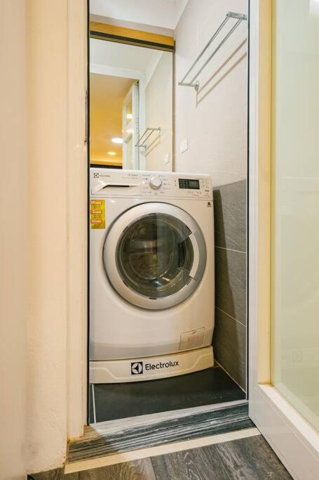Penthouse View 360 Old Quarter Jacuzzi Washer
