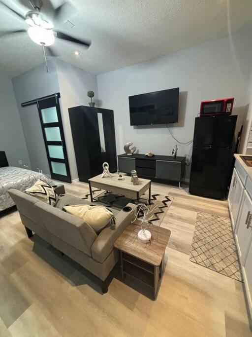 Studio Apartment in Upscale Golf Community view 4