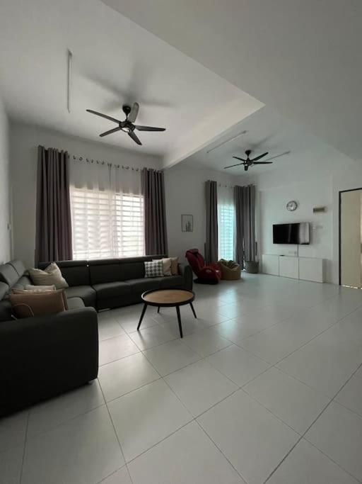 TAMU Homestay 4BR aircond wifi for islam photo 1