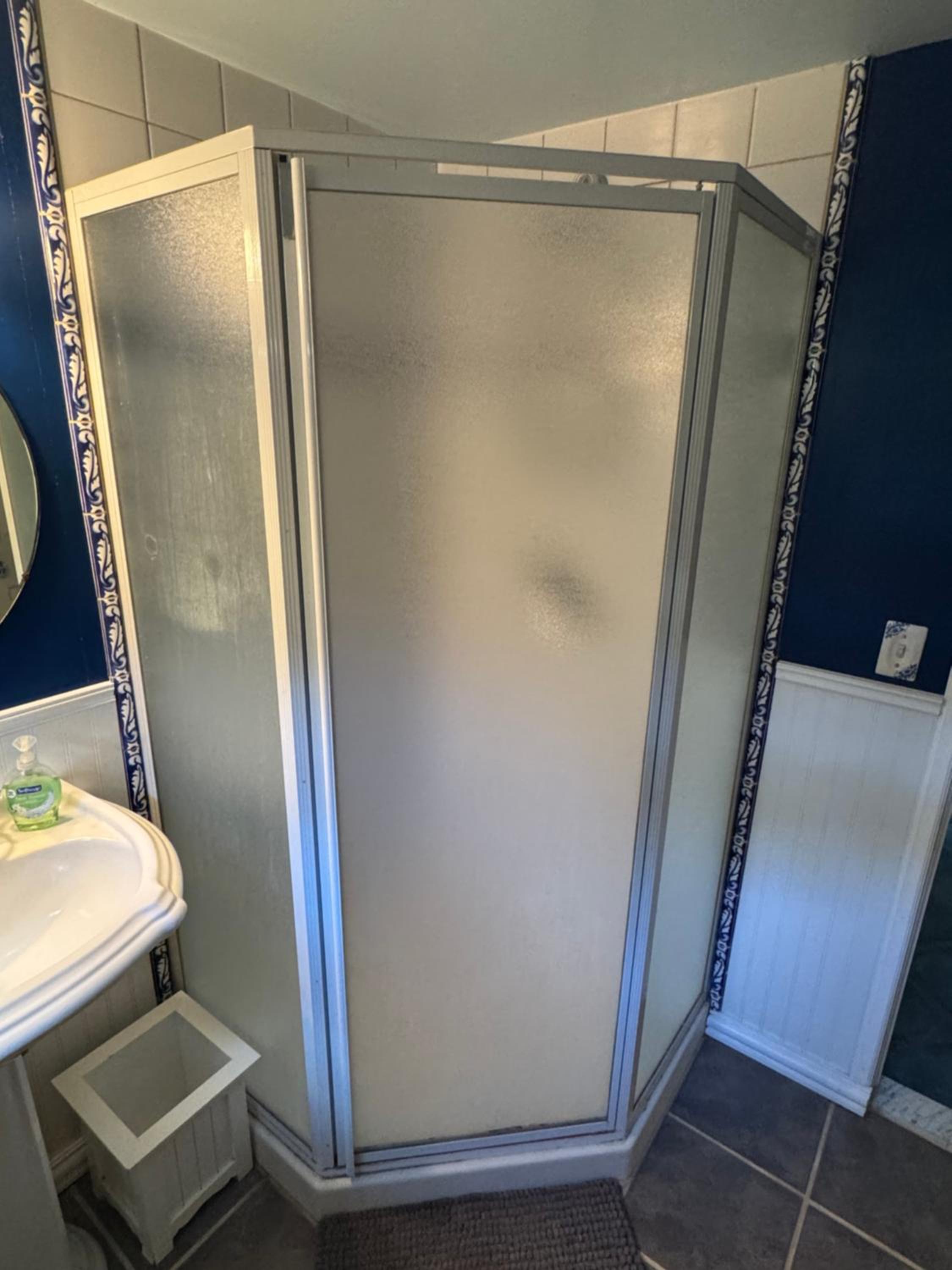 Cozy & Stylish Studio with Beautiful Lake Views & Fast Wifi