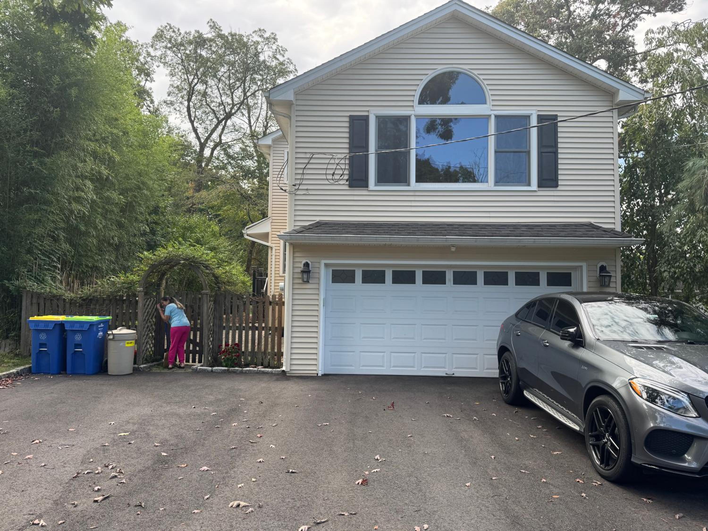 Cozy & Stylish Studio with Beautiful Lake Views & Fast Wifi