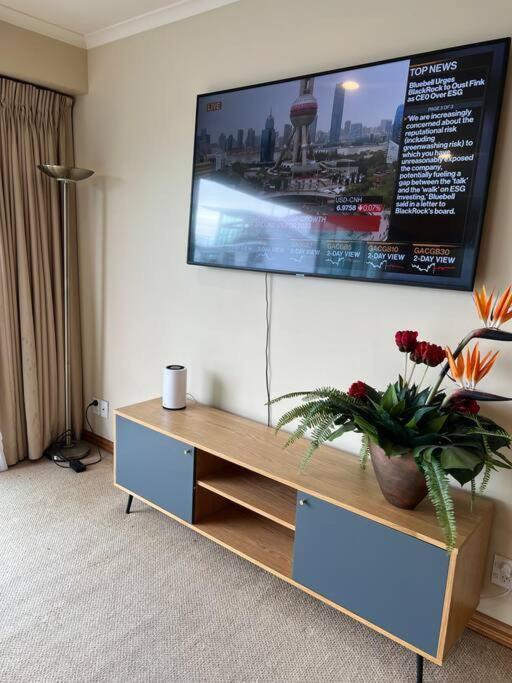 Seaview Waterfront Hotel Apt photo 2