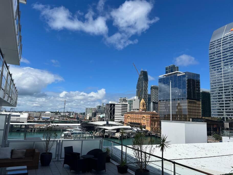 Seaview Waterfront Hotel Apt photo 4