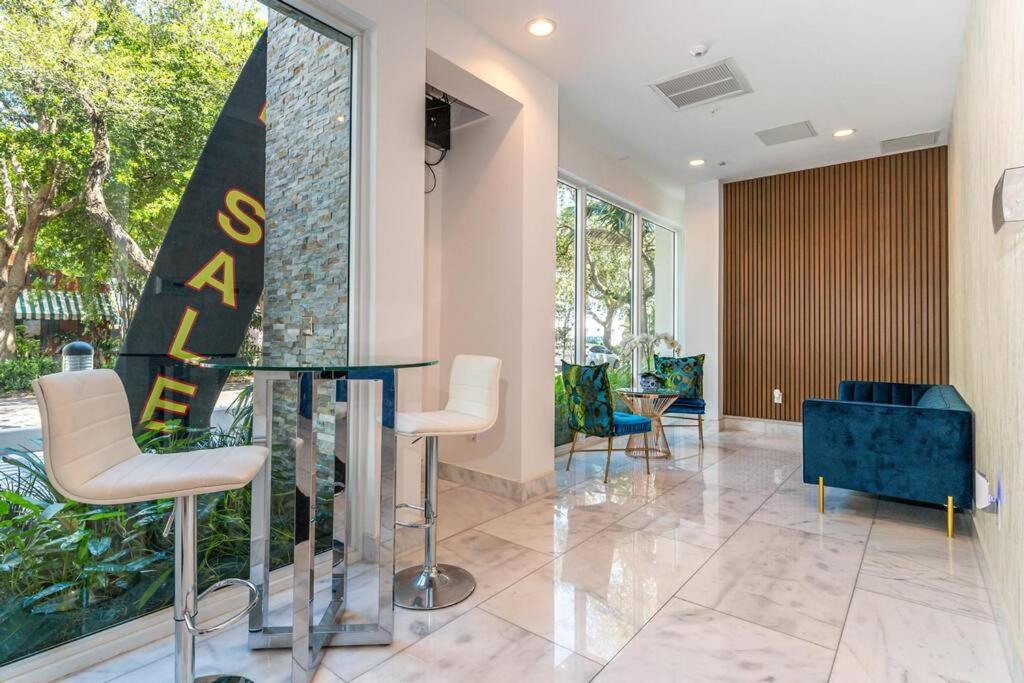 Stylish Apt with Pool and Gym near beach view 4