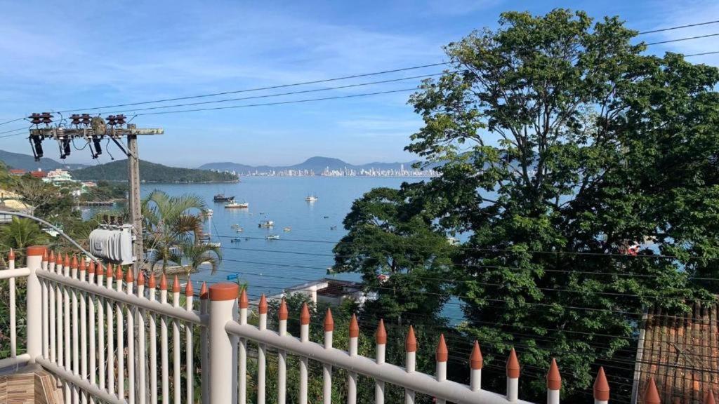Casa na Praia Araçá