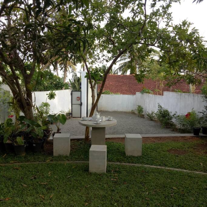 White House Villa Dallawella,Unavatuna, Galle view 4