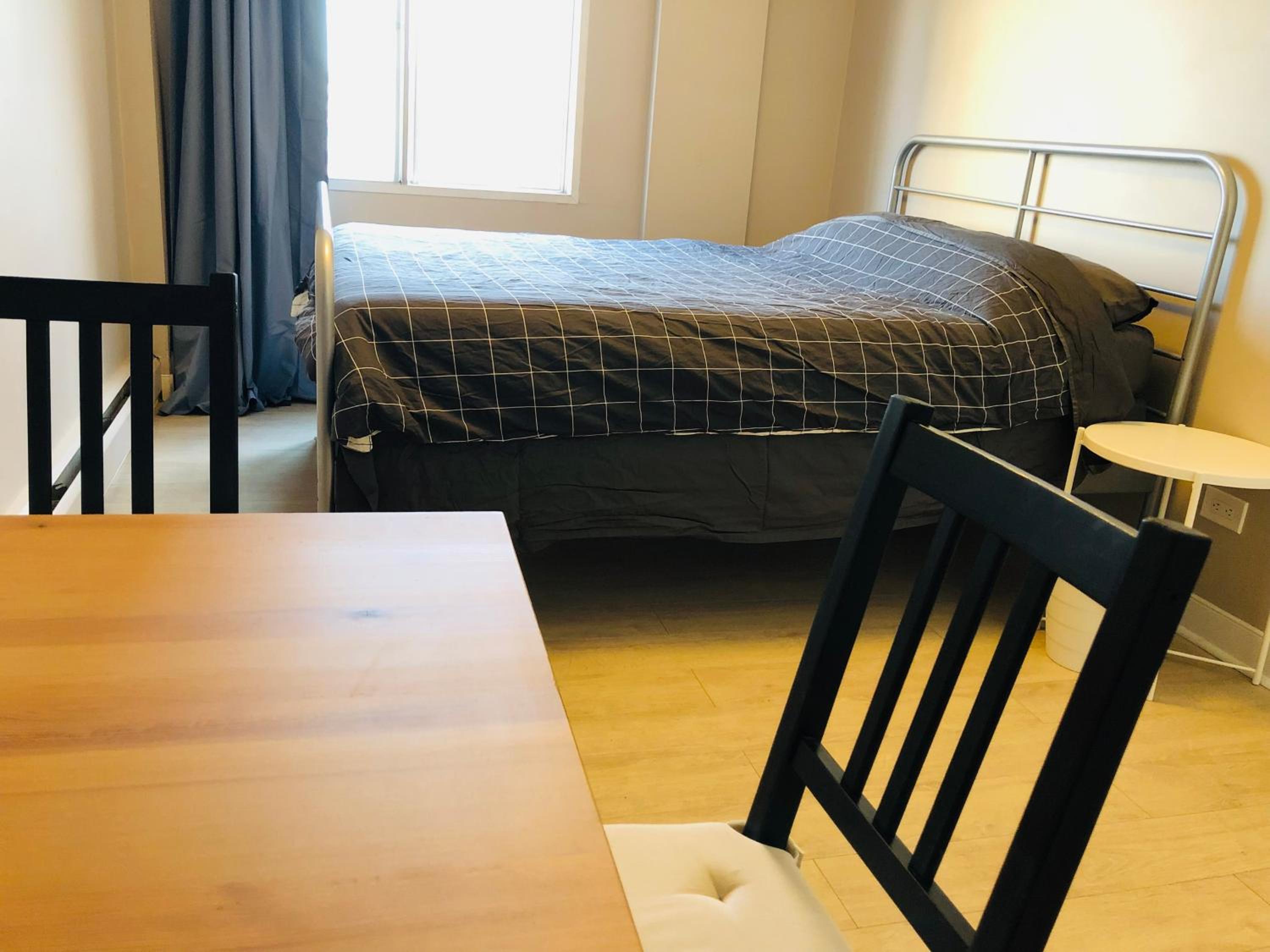 6th Floor 2 Bedroom Condo with Parking