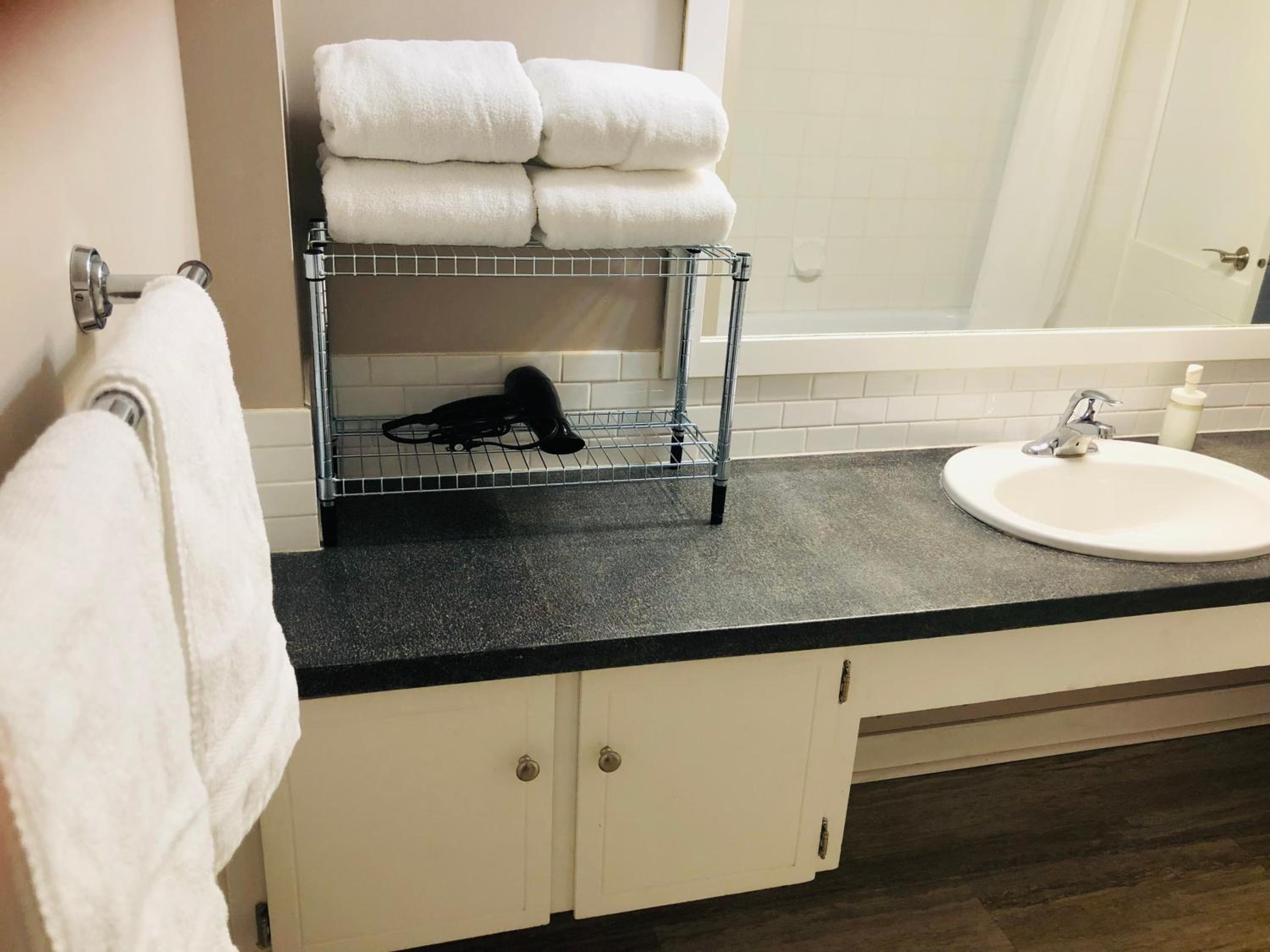 6th Floor 2 Bedroom Condo with Parking