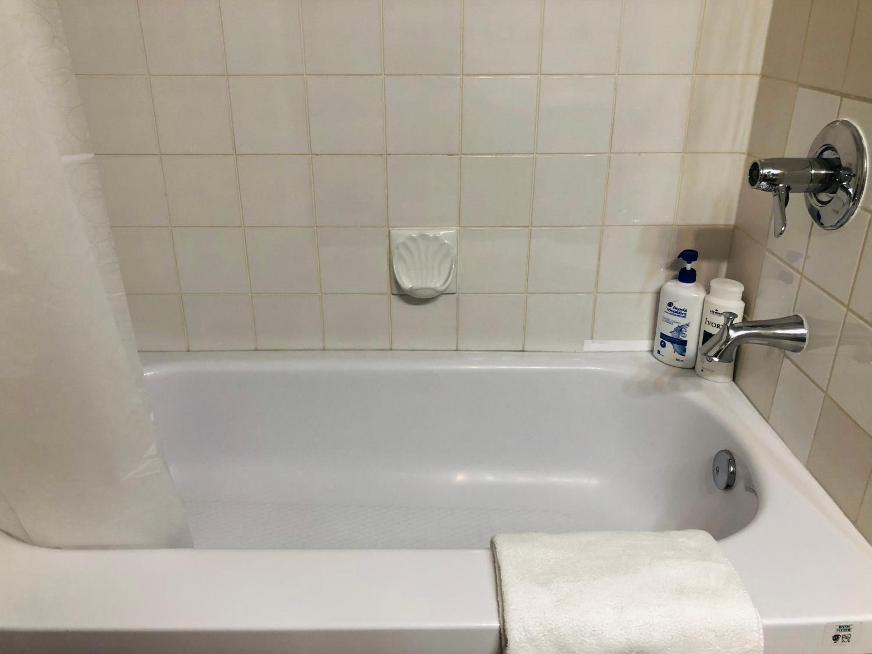 6th Floor 2 Bedroom Condo with Parking