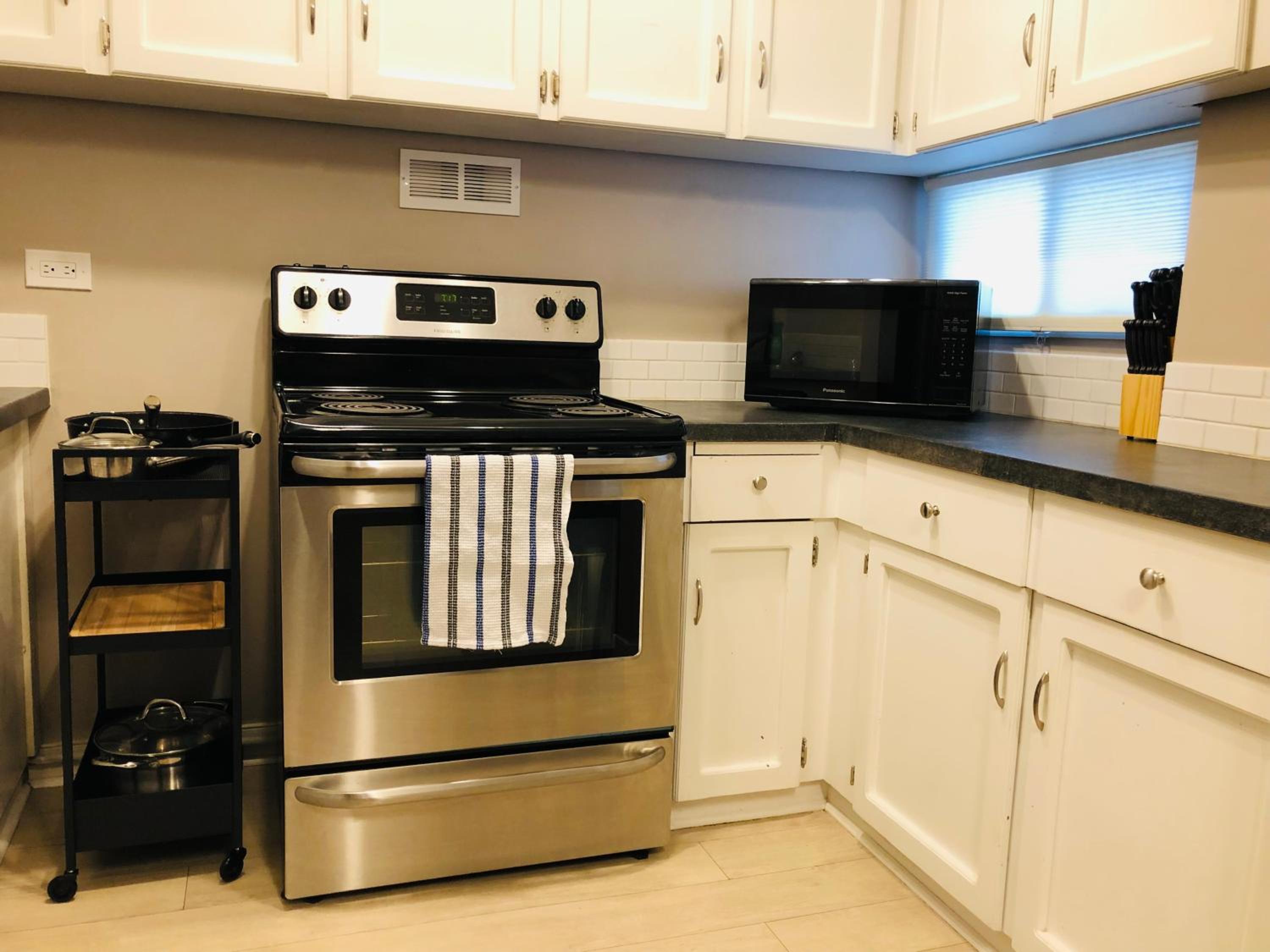 6th Floor 2 Bedroom Condo with Parking