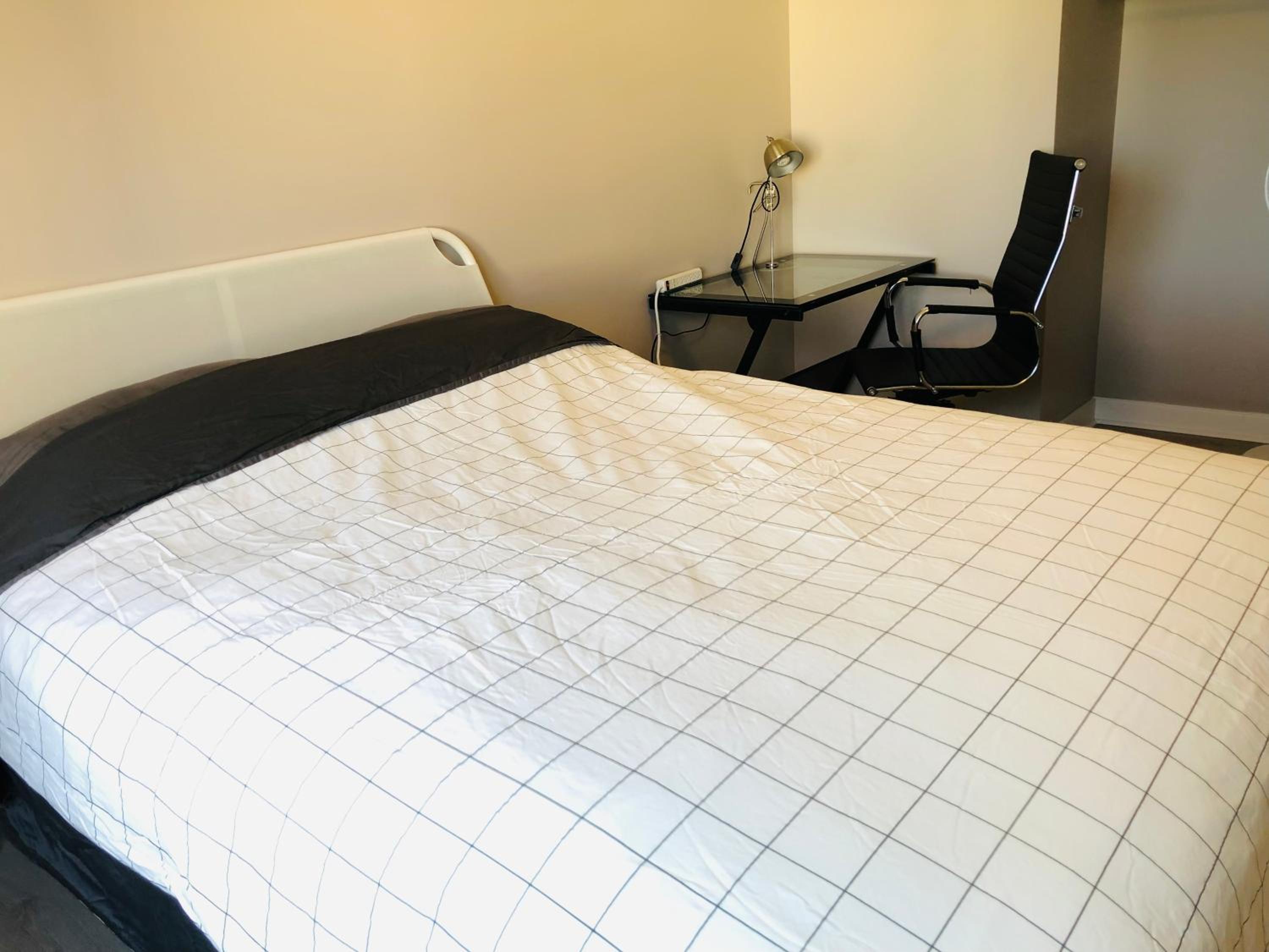 6th Floor 2 Bedroom Condo with Parking