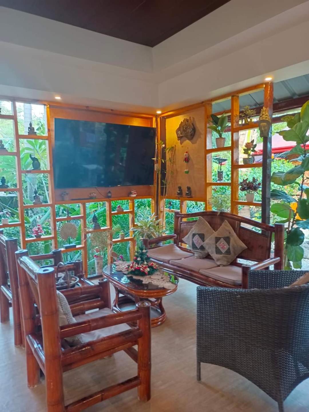 ADRIANA's PLACE TROPICAL GUESTHOUSE