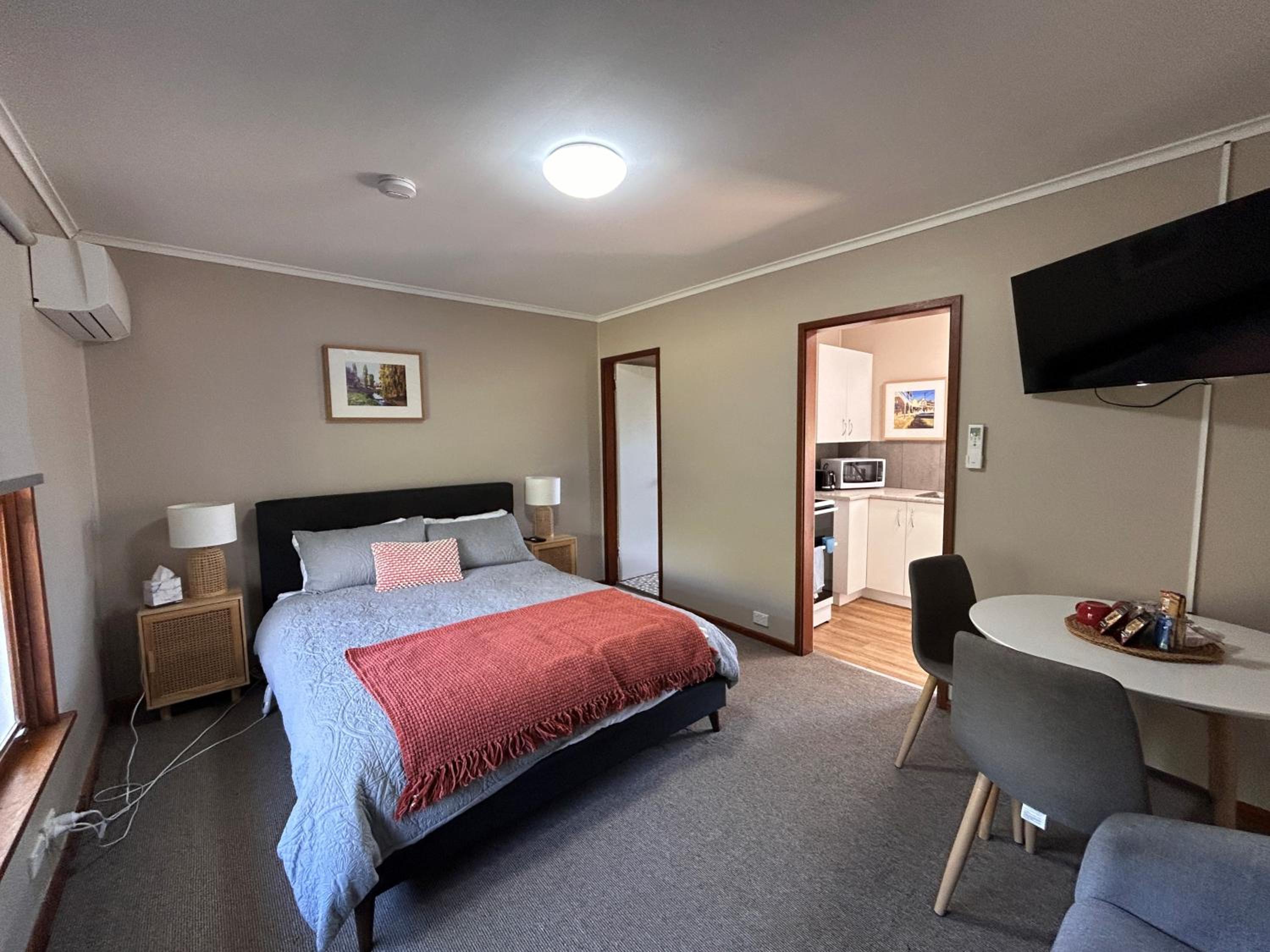 #2 Waddell Studio Apartment
