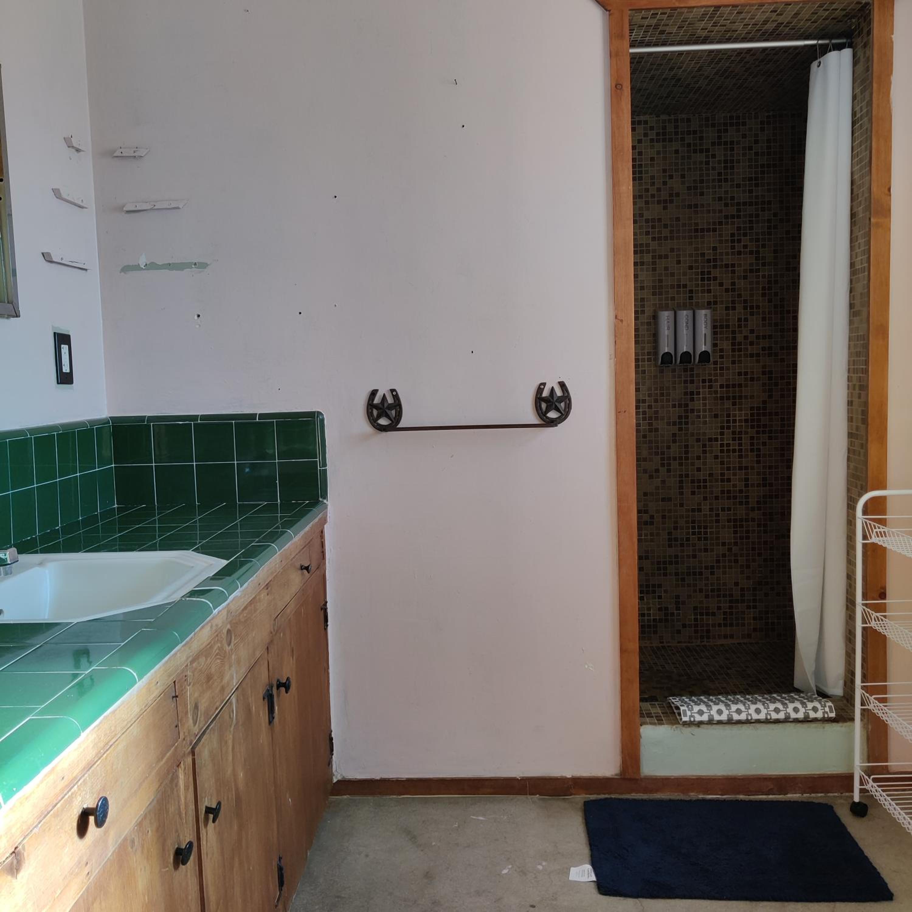 Room 1 - Downtown Joshua Tree Motel - Pet Friendly - Walk to Shops & Visitor Center, Minutes to Park Entrance