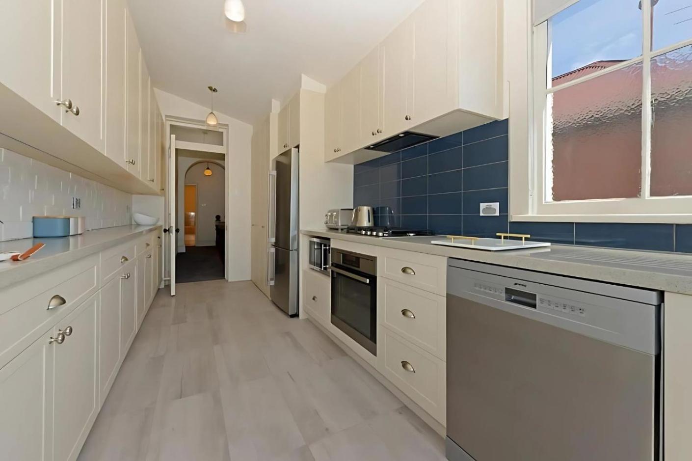 The Lollyshop Apartment in Battery Point