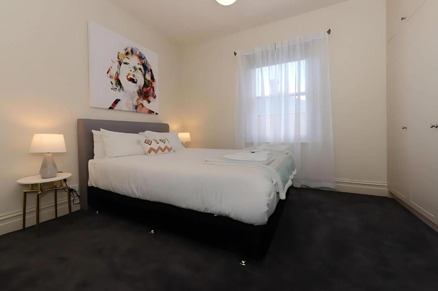 The Lollyshop Apartment in Battery Point