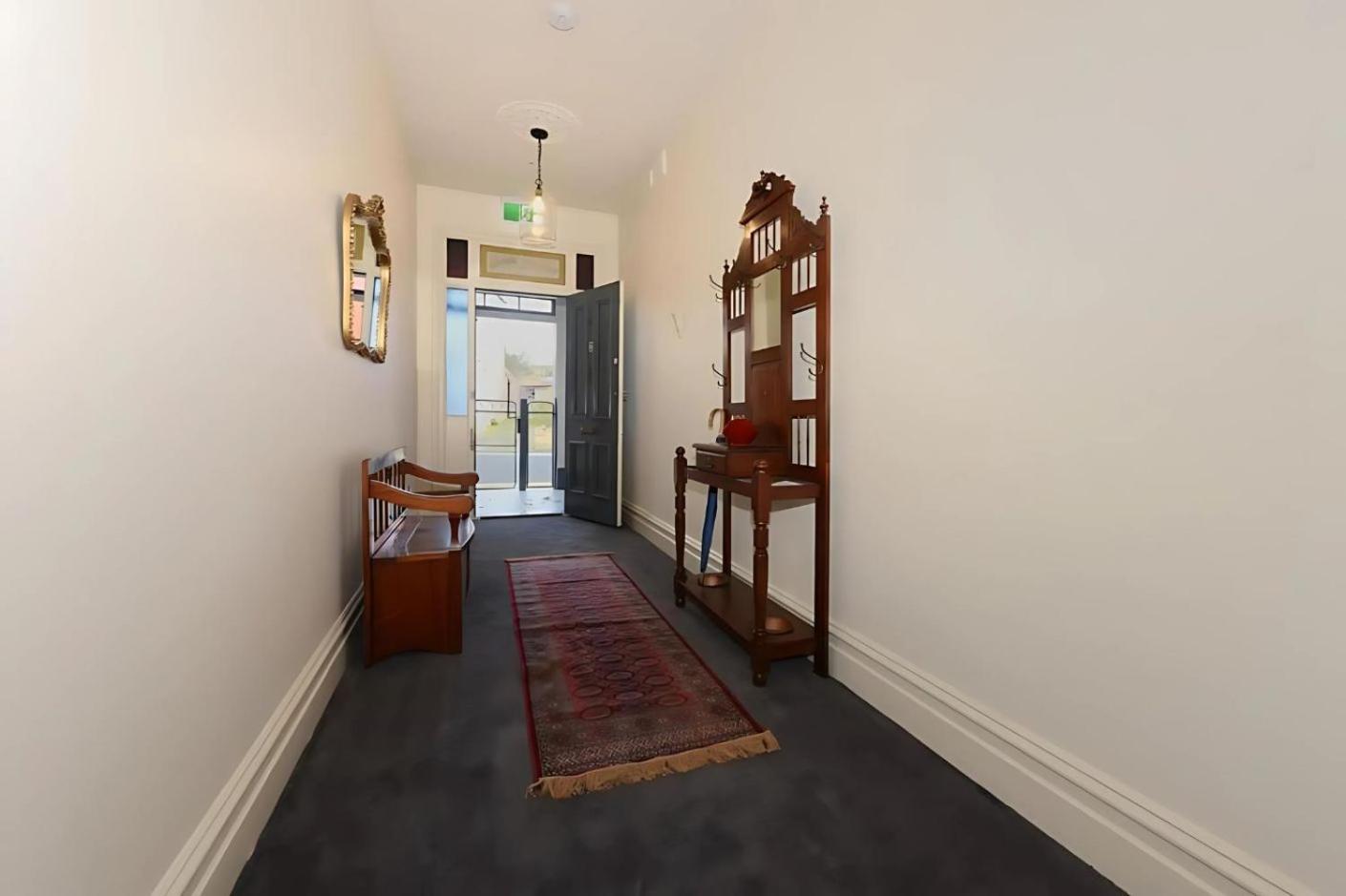 The Lollyshop Apartment in Battery Point