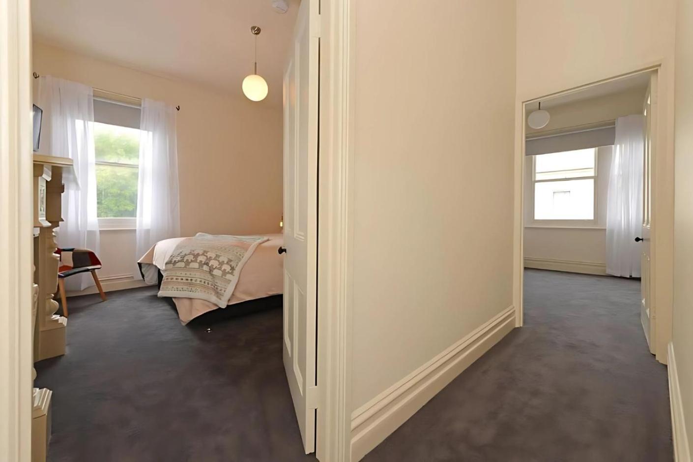 The Lollyshop Apartment in Battery Point