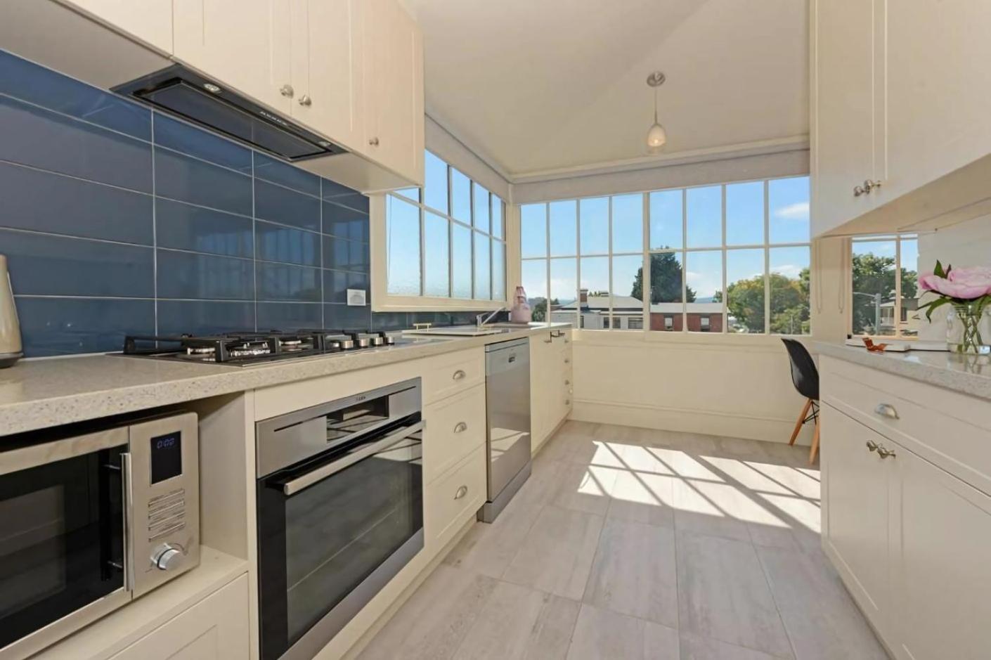 The Lollyshop Apartment in Battery Point