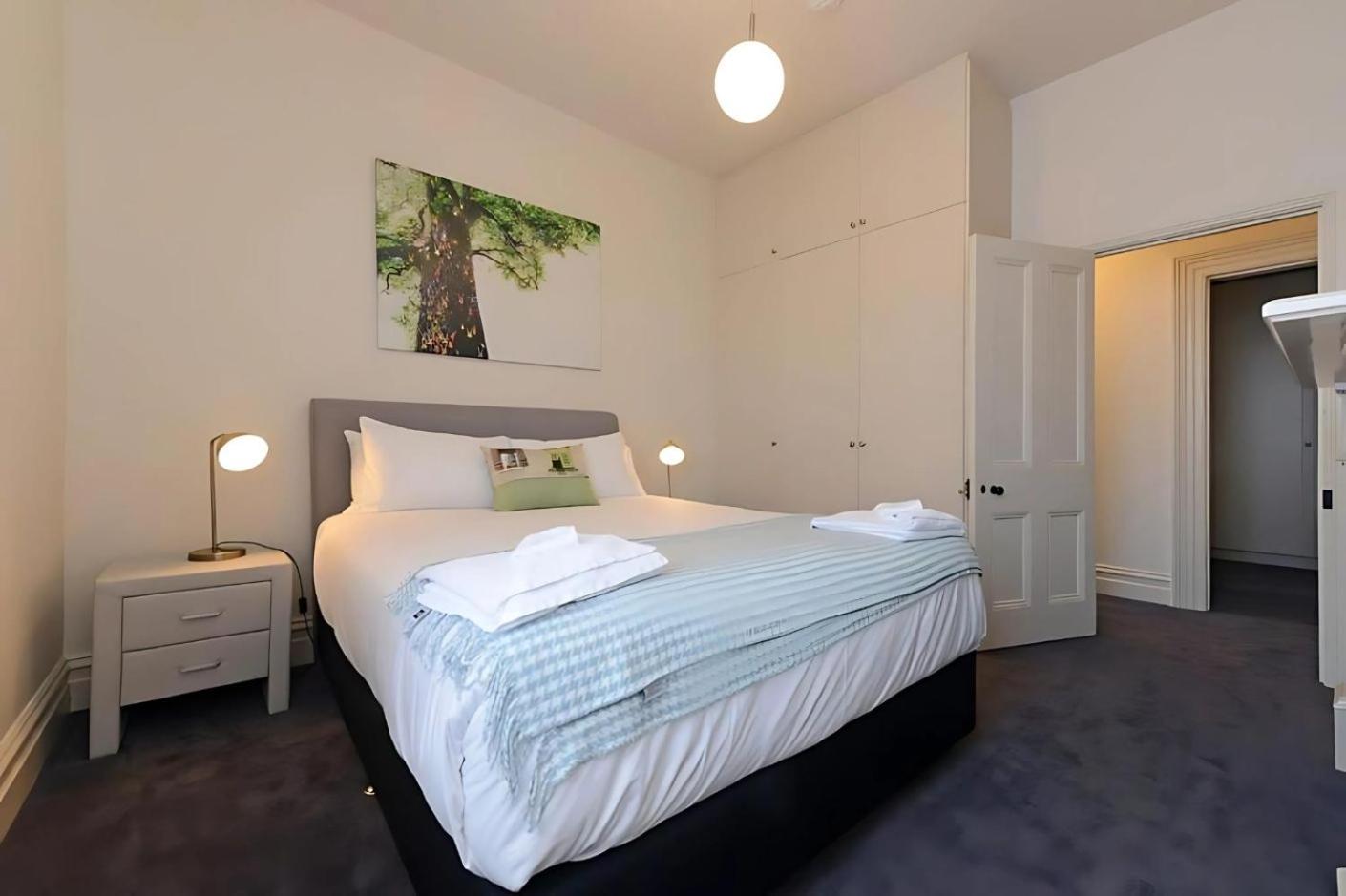 The Lollyshop Apartment in Battery Point