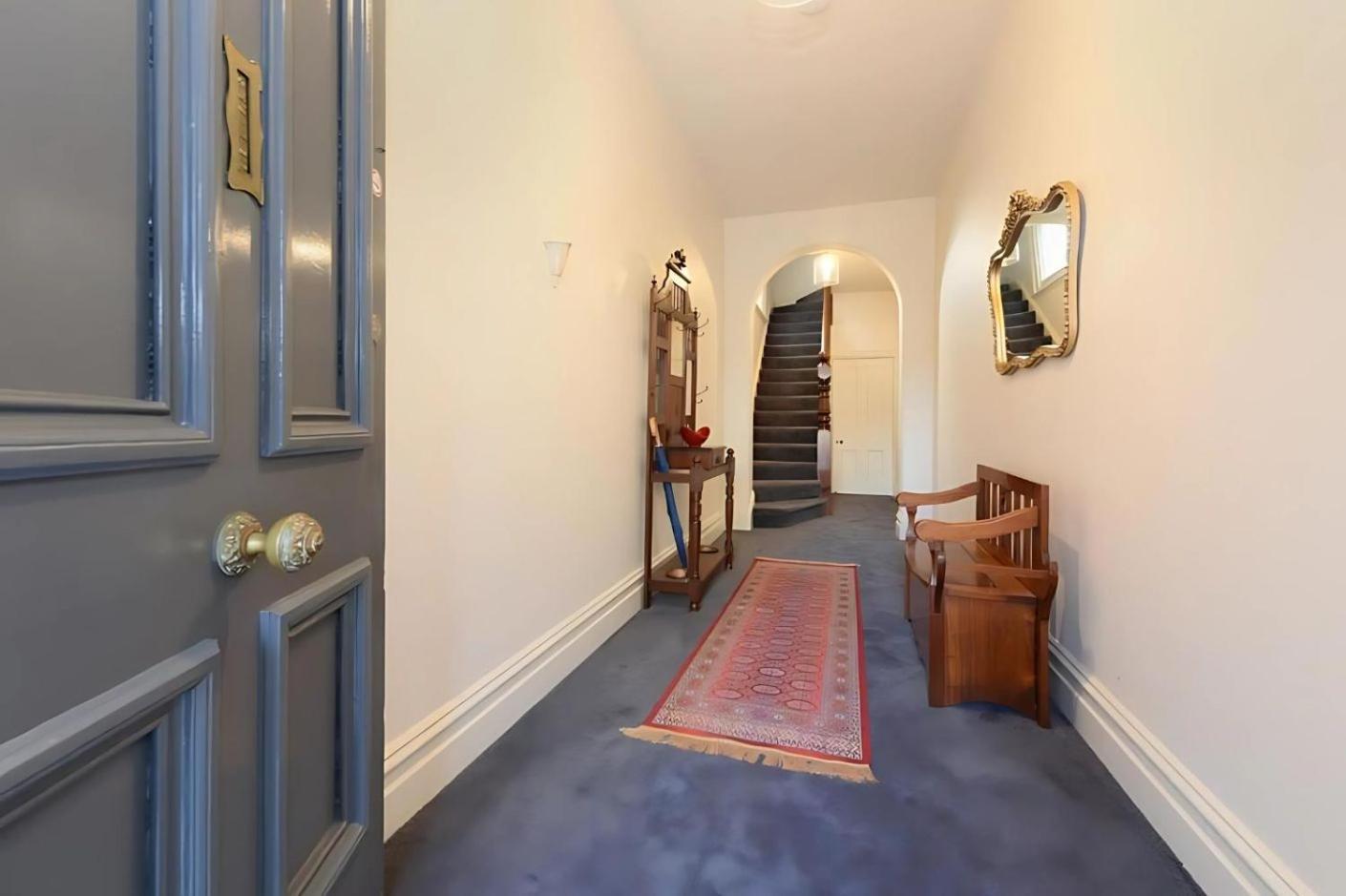The Lollyshop Apartment in Battery Point
