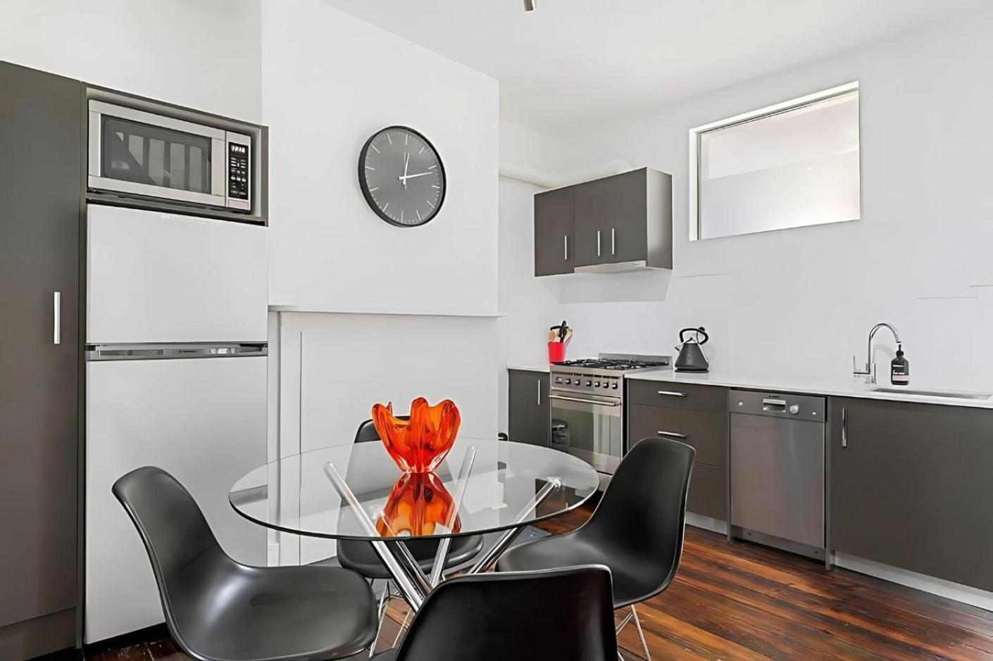 'Thirteen=' - Heritage Terrace in Battery Point