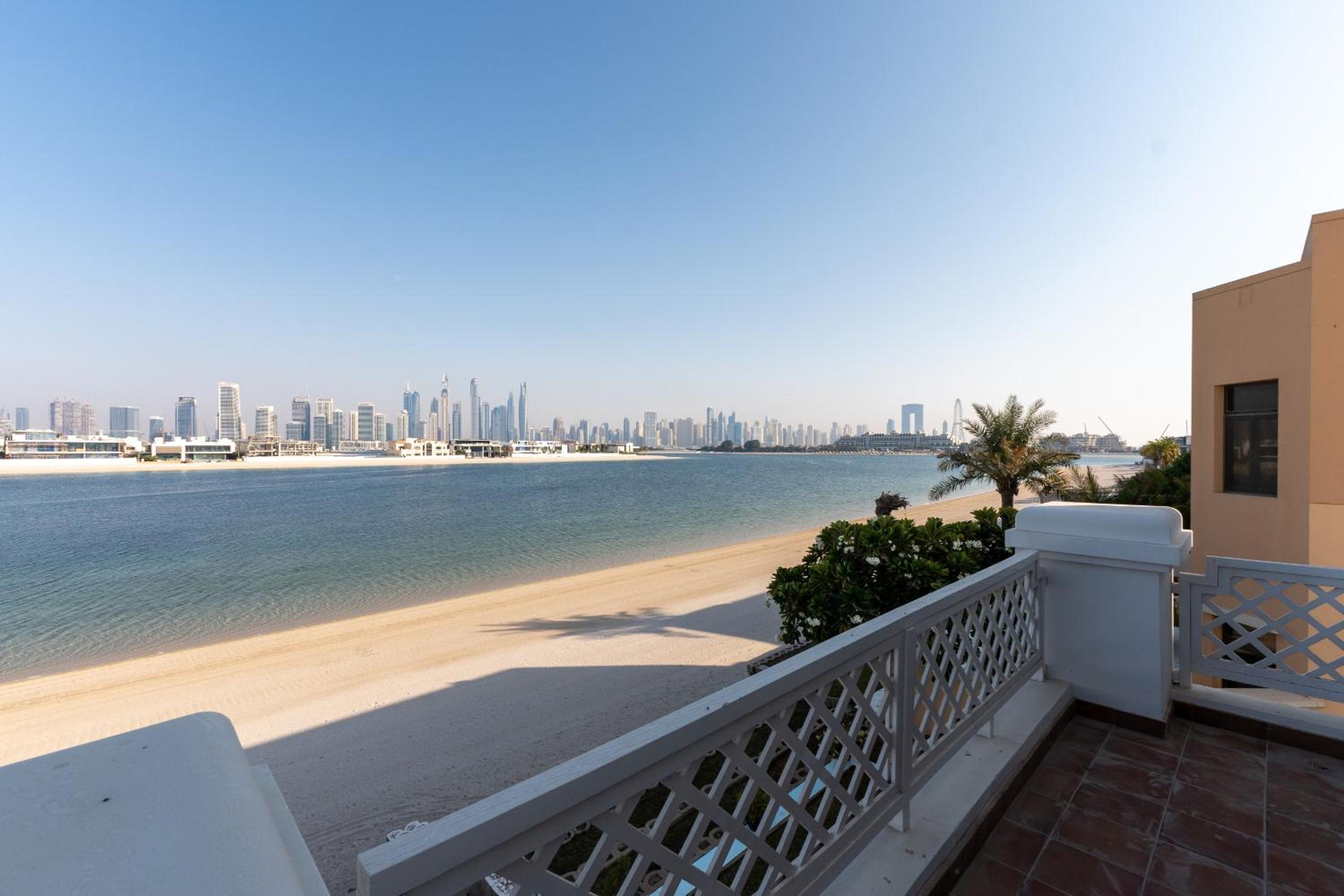 Frond M, Beachfront Villa, Palm Jumeirah - Mint Stay