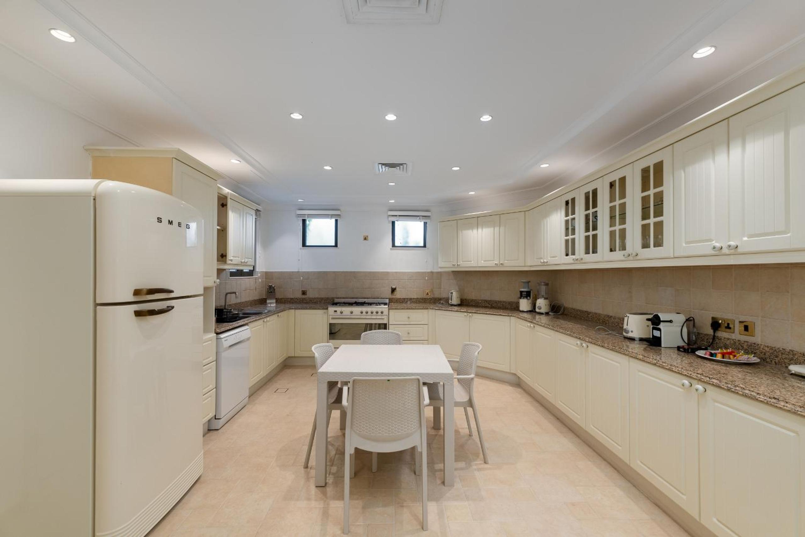 Frond M, Beachfront Villa, Palm Jumeirah - Mint Stay