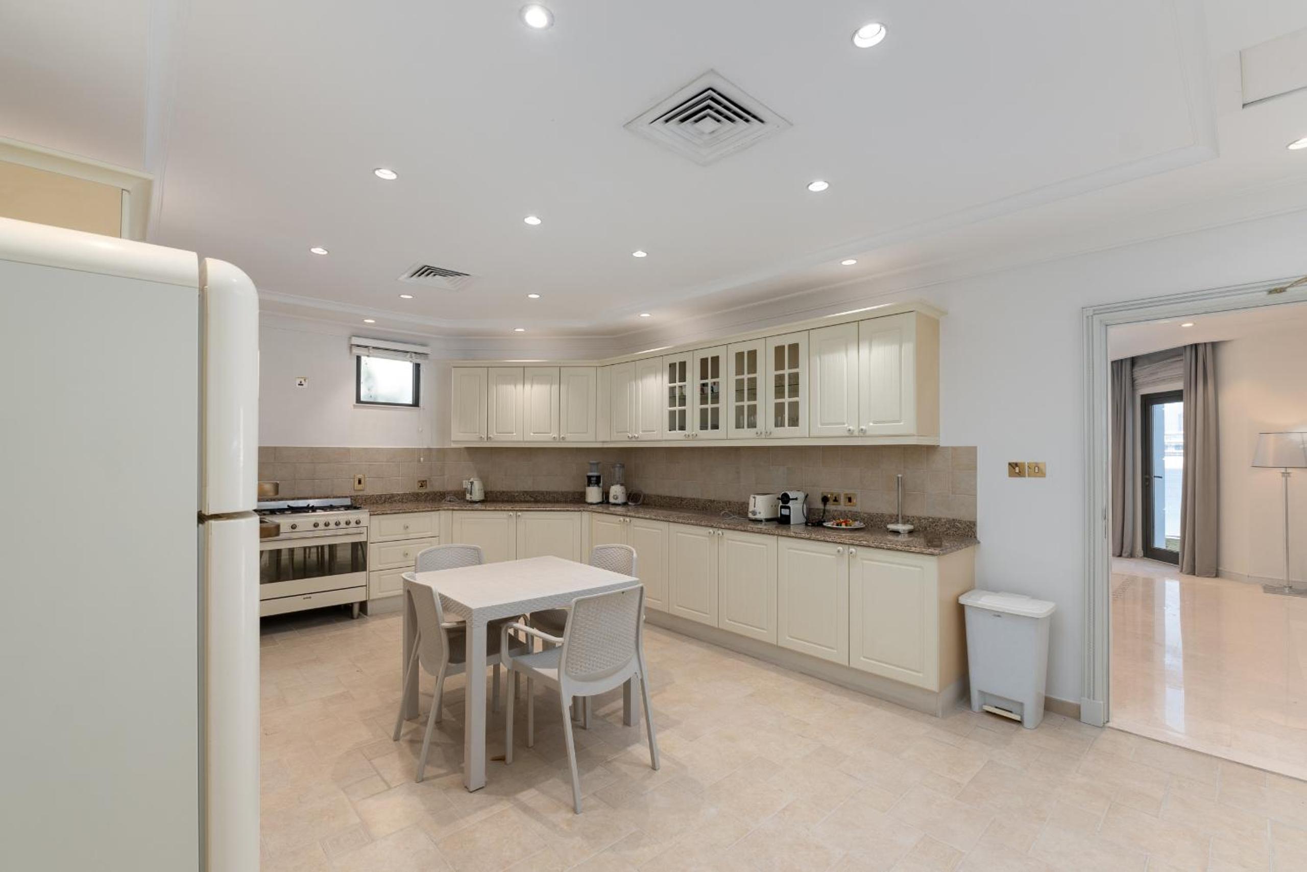 Frond M, Beachfront Villa, Palm Jumeirah - Mint Stay