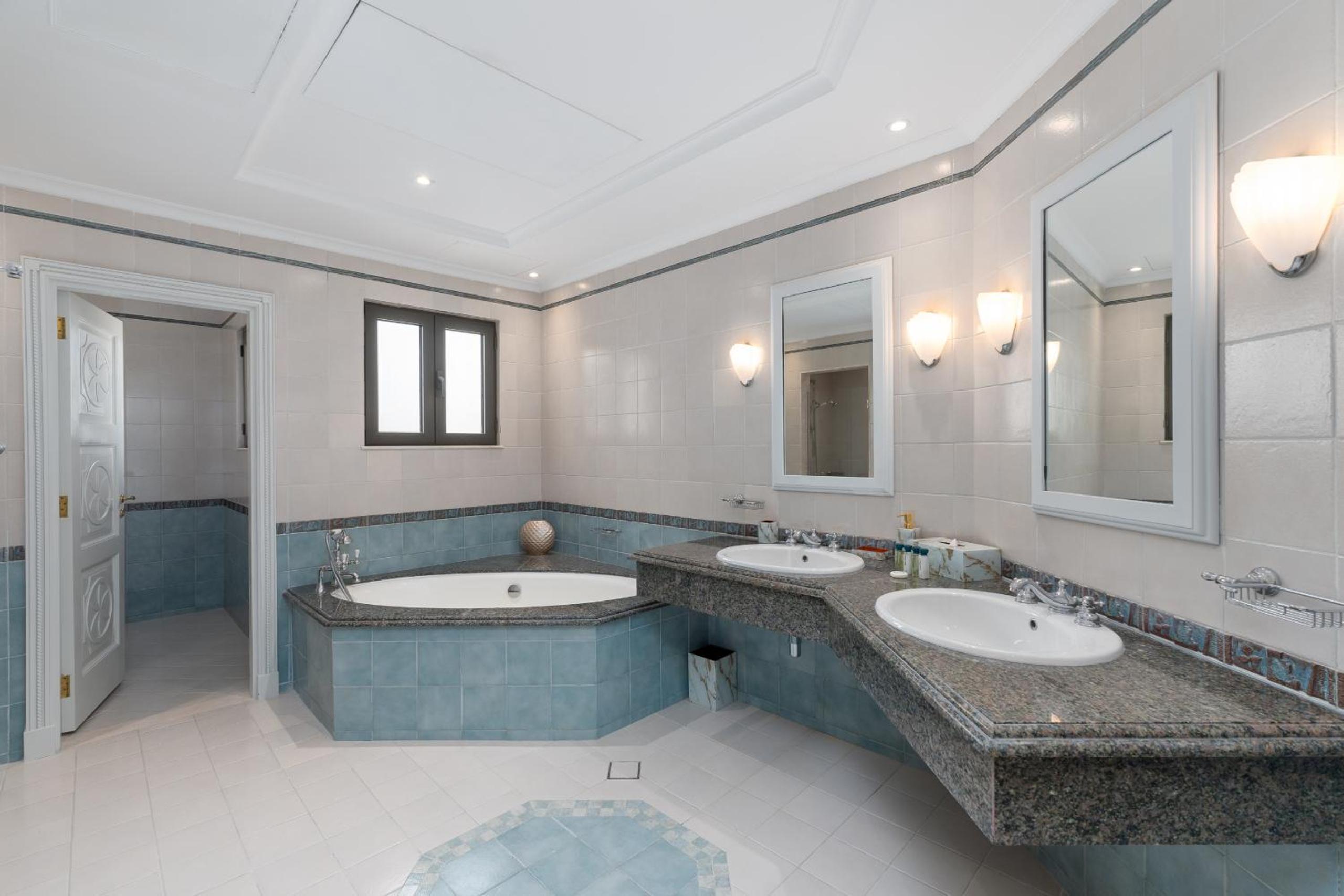 Frond M, Beachfront Villa, Palm Jumeirah - Mint Stay