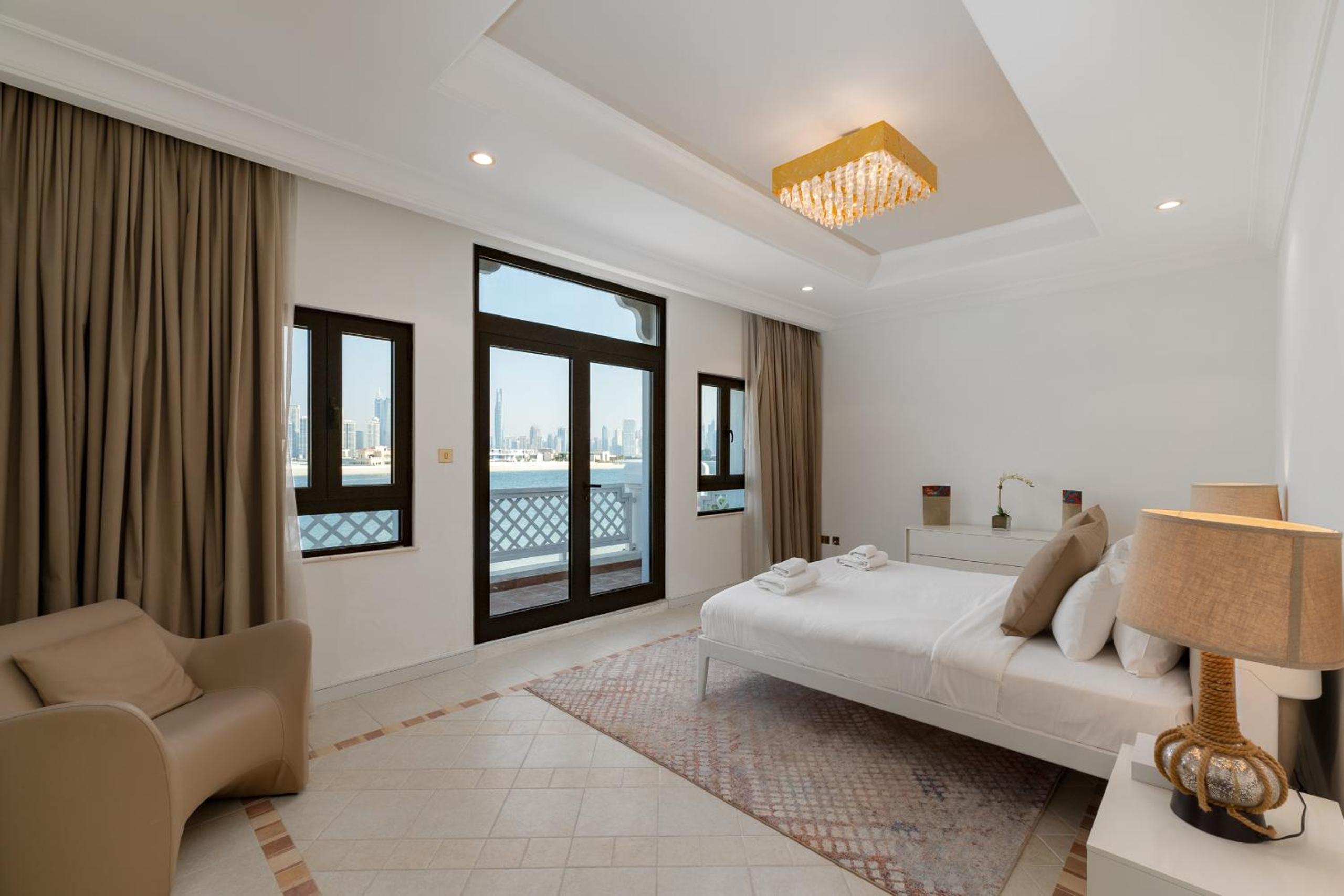Frond M, Beachfront Villa, Palm Jumeirah - Mint Stay