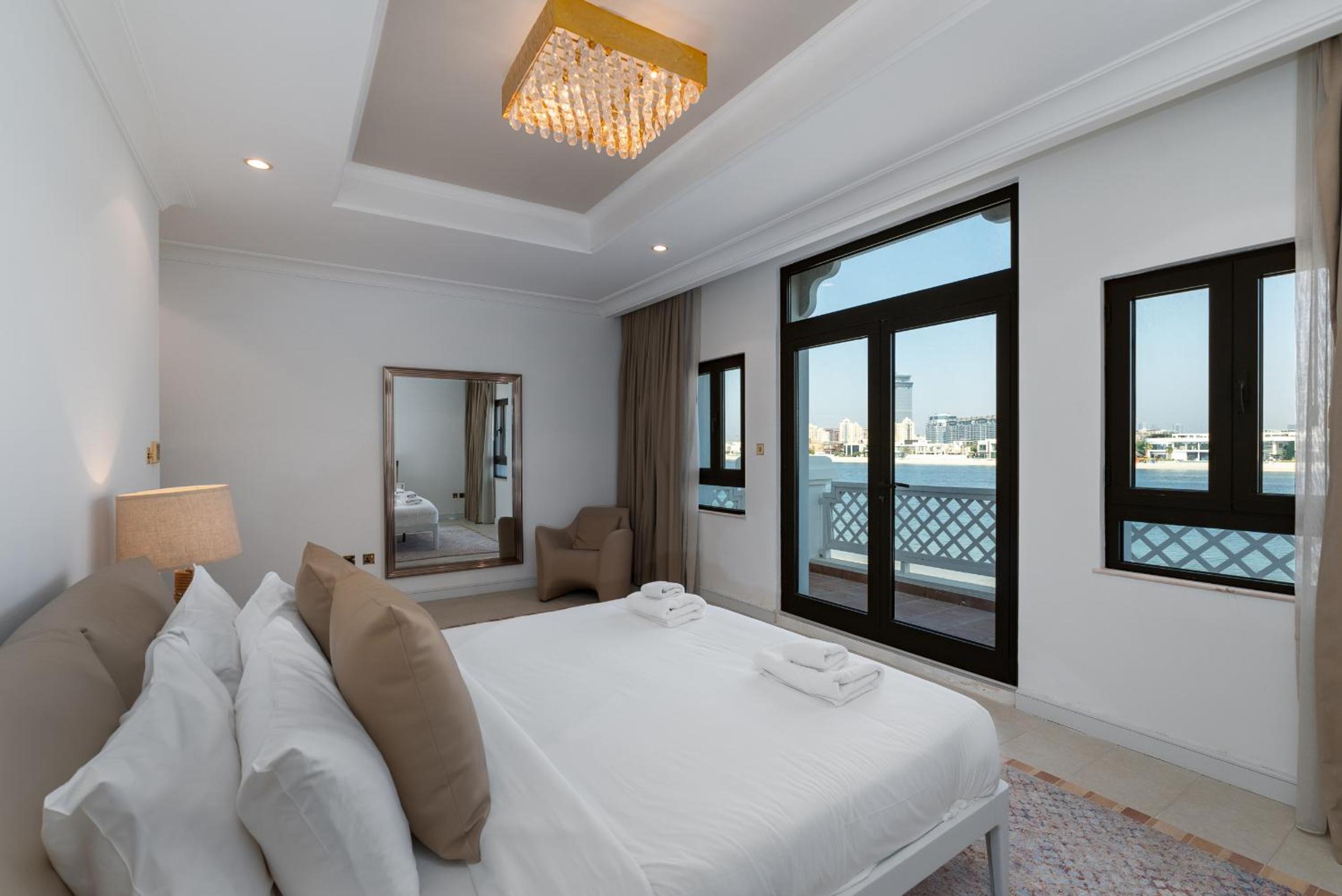 Frond M, Beachfront Villa, Palm Jumeirah - Mint Stay
