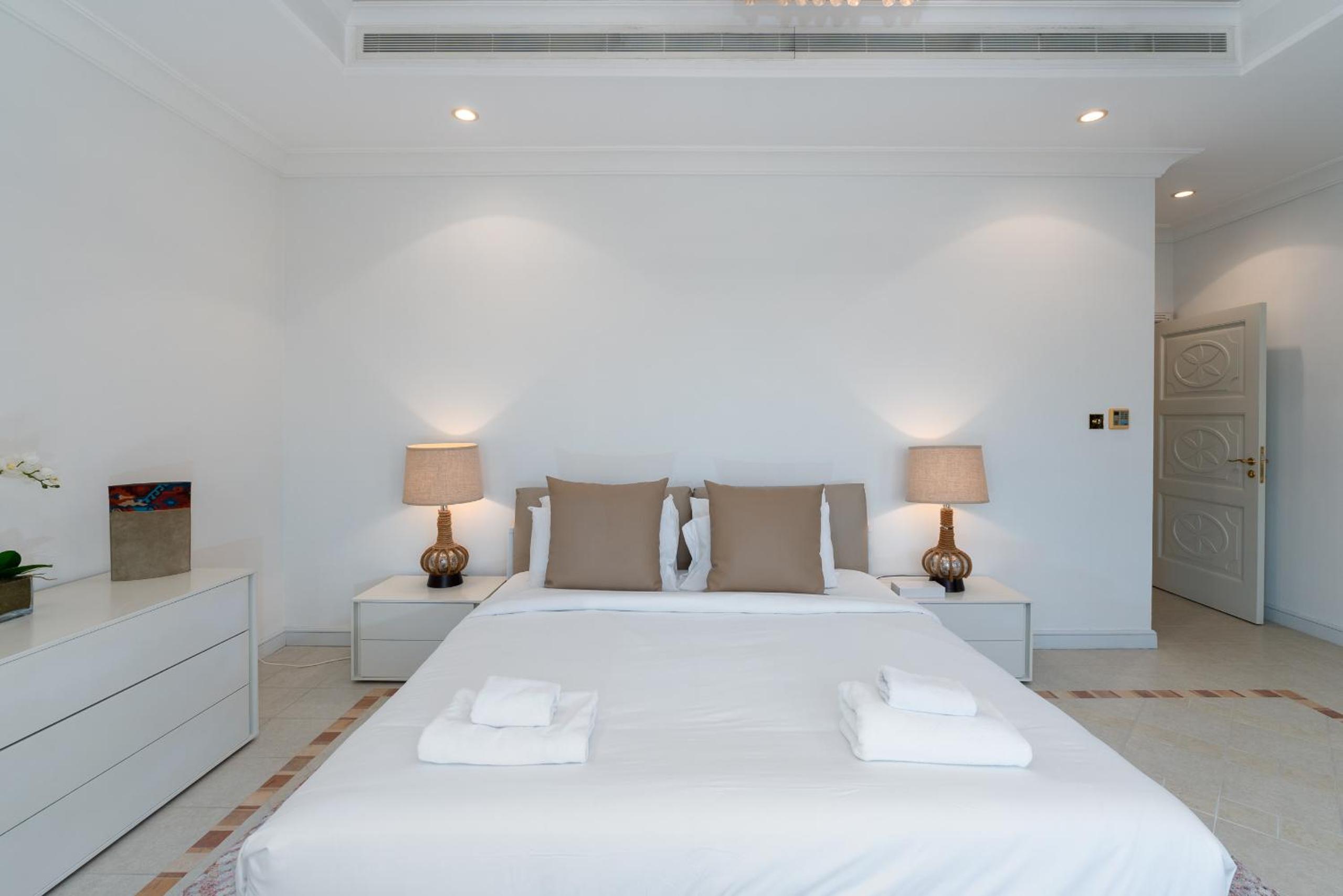 Frond M, Beachfront Villa, Palm Jumeirah - Mint Stay