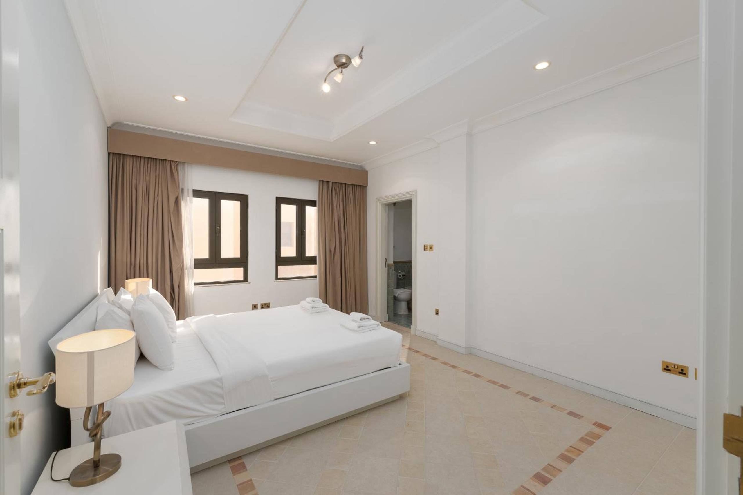 Frond M, Beachfront Villa, Palm Jumeirah - Mint Stay