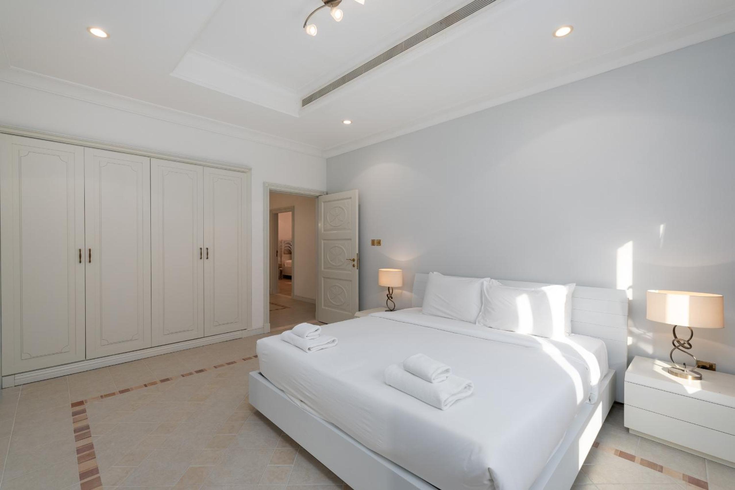 Frond M, Beachfront Villa, Palm Jumeirah - Mint Stay