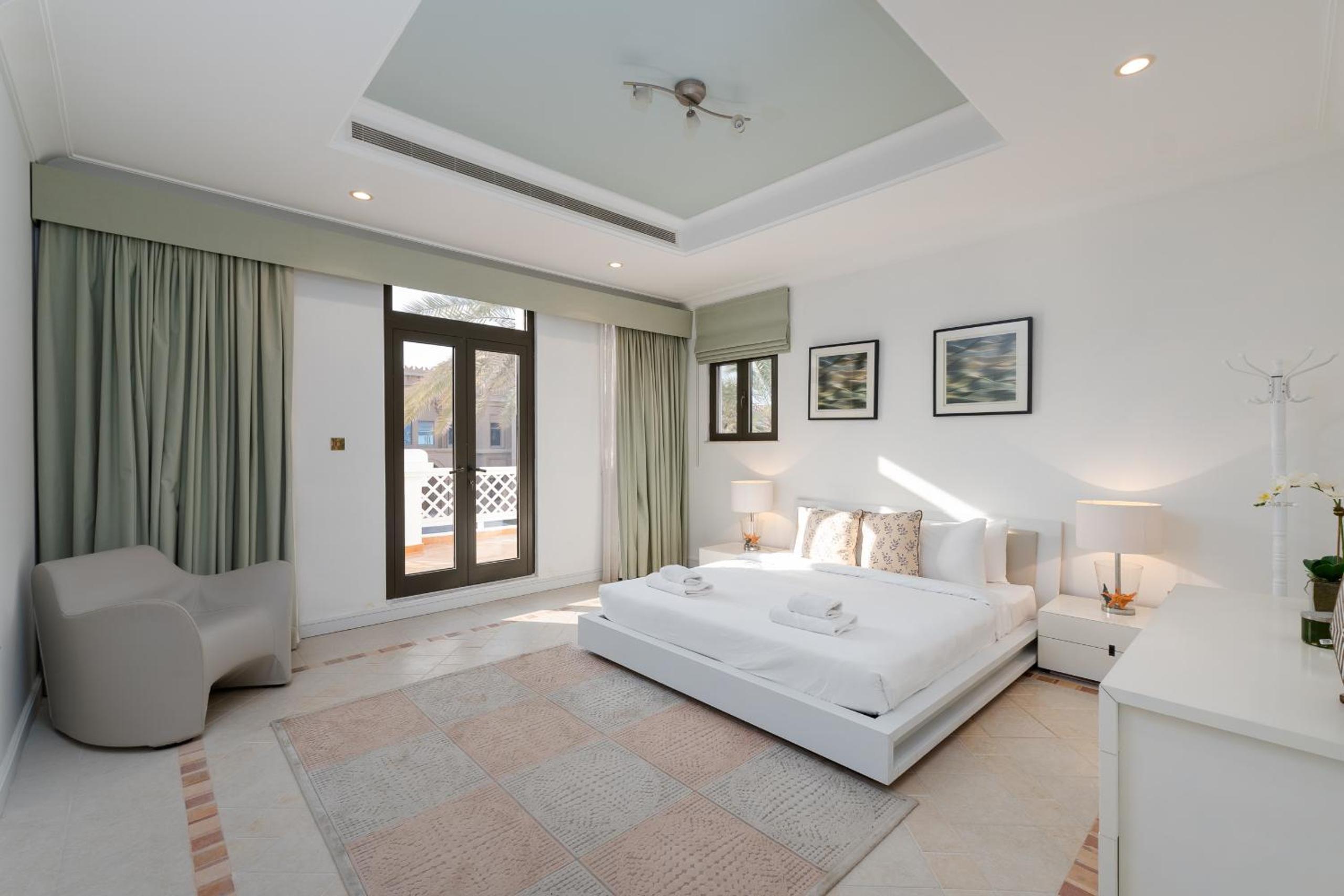 Frond M, Beachfront Villa, Palm Jumeirah - Mint Stay